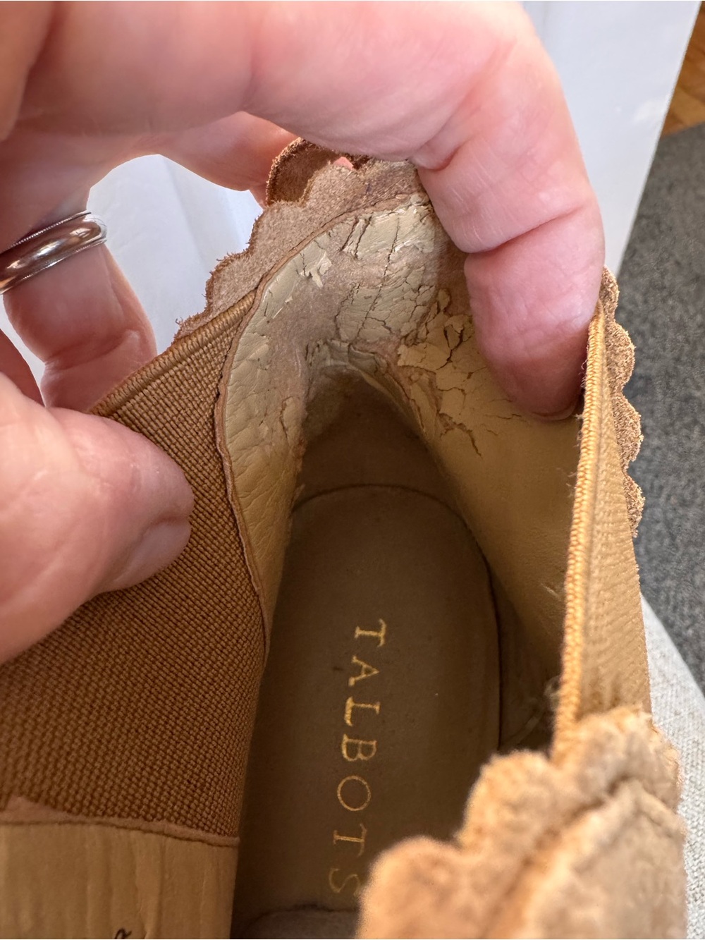 Talbots Woman’s Tan/Camel Scalloped Ankle Suede Booties Size 8.5 Inside Flaw - Picture 13 of 14